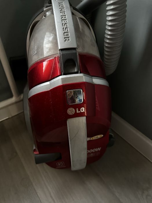 Пылесос LG         .