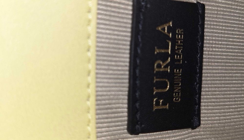 Дамска чанта Furla.