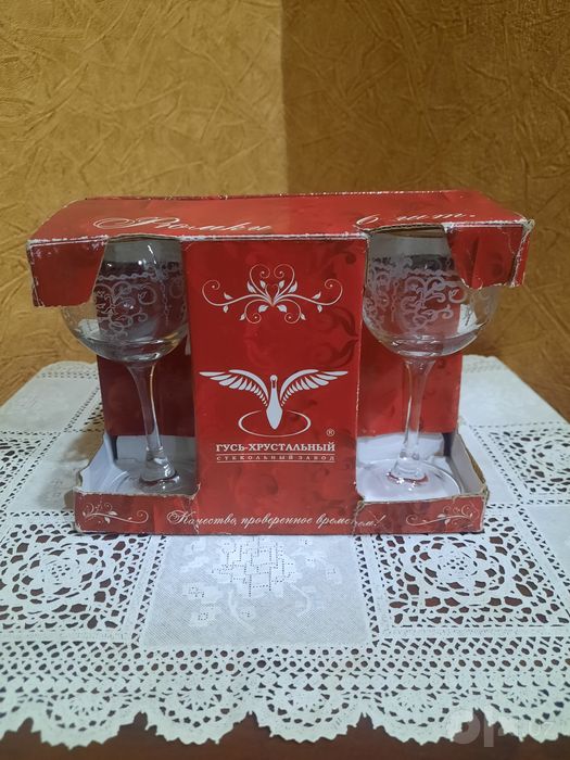 Абсолютно новый, в родной коробке набор винтажных изящных рюмочек. Гус