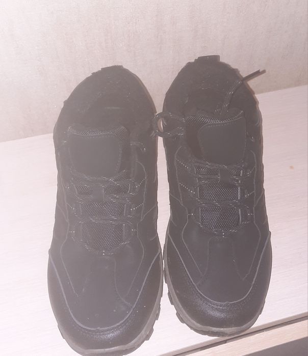 Продам зимние кроссовки