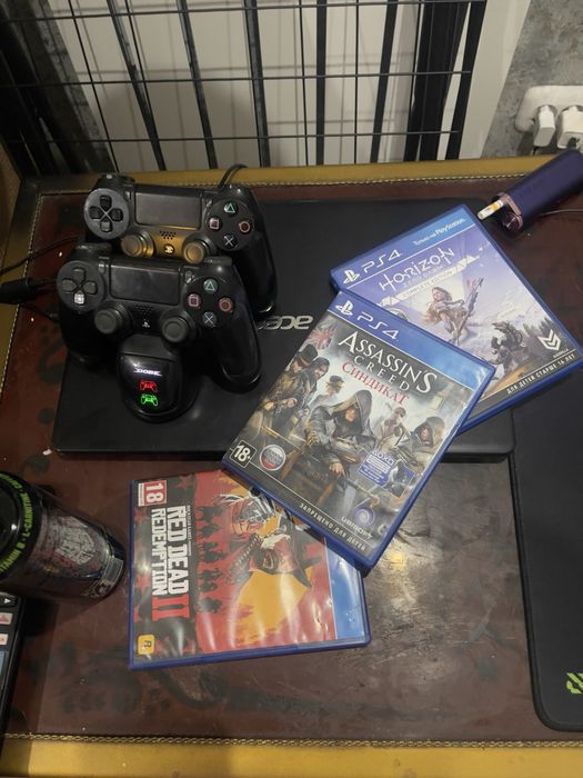 Ps4+заряд станция+2 джостика+3игры