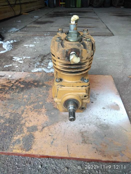 Компрессор на двухкубовый китайский погрузчик.