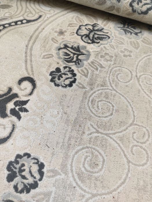 Ковёр светлый, размер 2 на 3