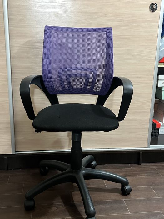 Продам офиссные кресла