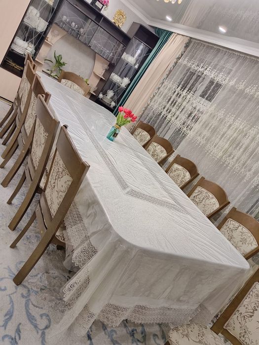 Стол со стульями