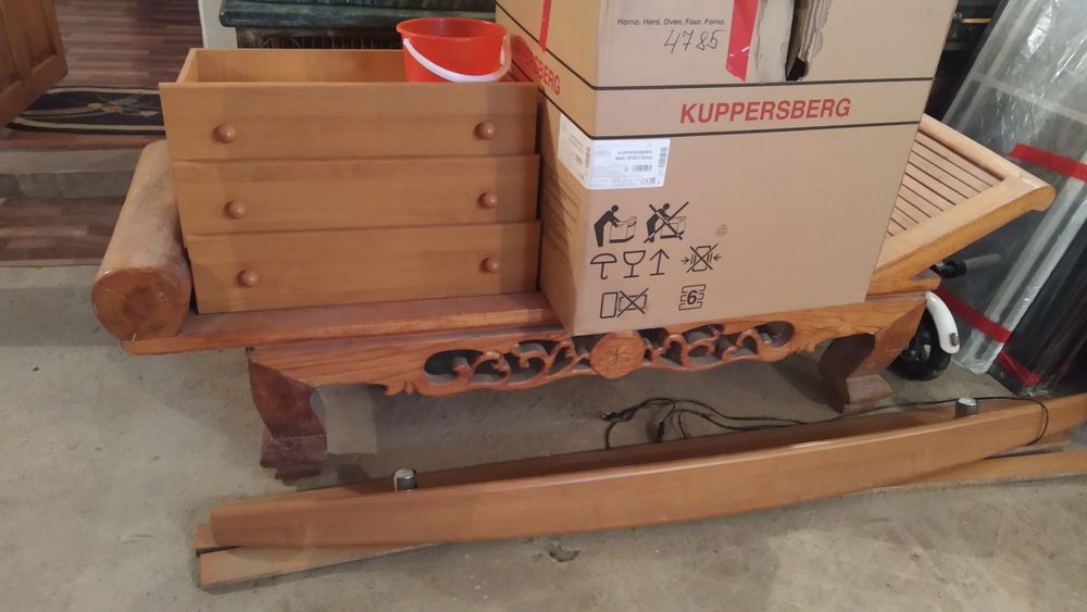 Спальный гарнитур и шкаф-прихожка