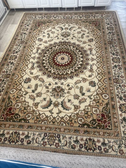 Ковер  в хорошем состояний 2,5*3,5м