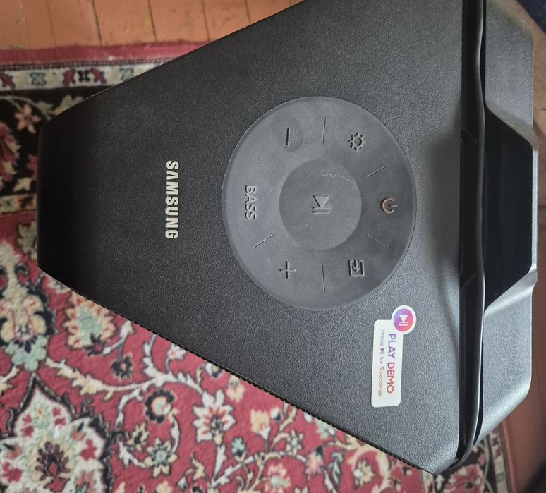 Продам Колонку, Samsung играет очень громко,.