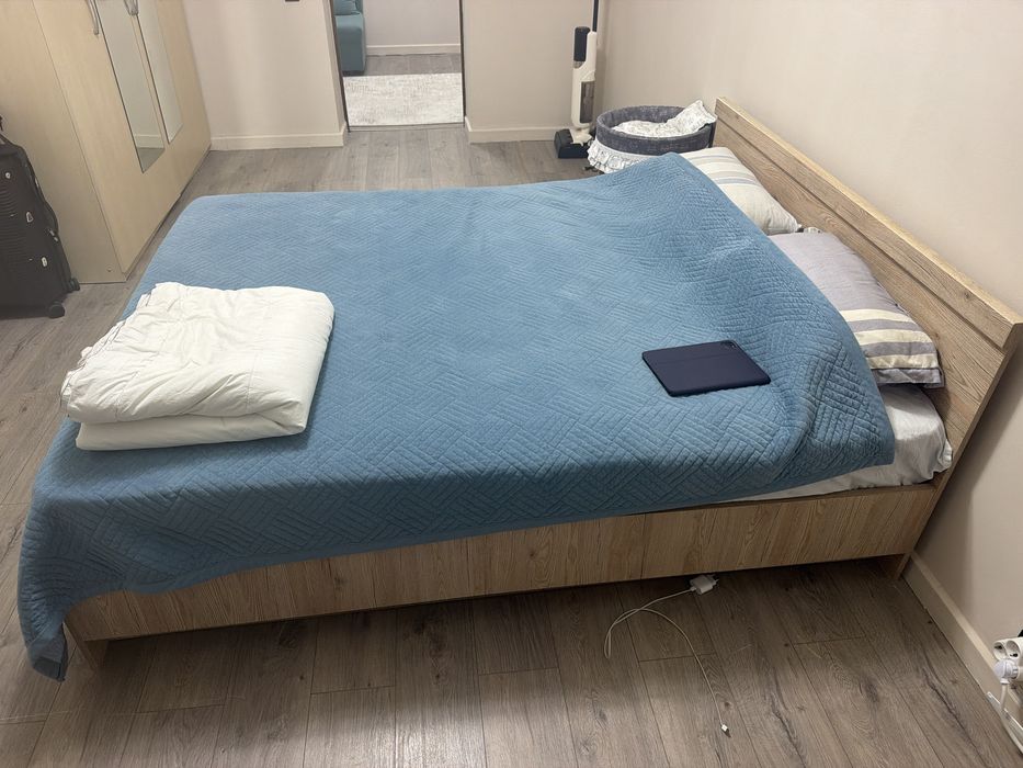 Кровать для спальни