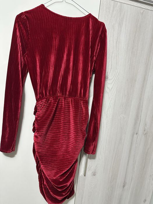 Vand rochie dama ,din catifea ,marimea 34