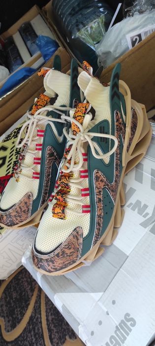 Продам кроссовки