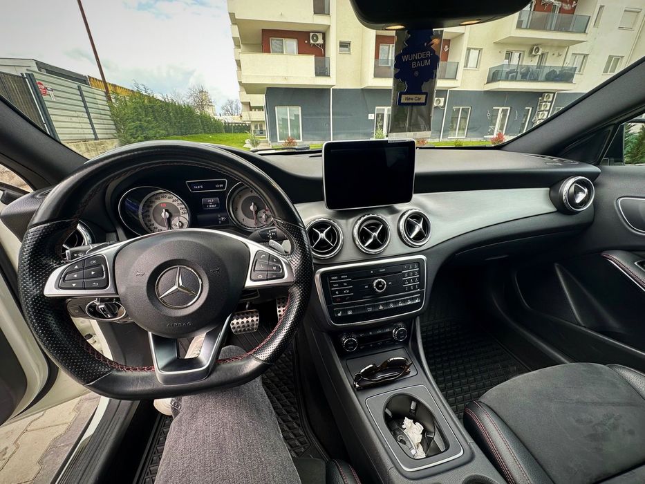 Mercedes Benz GLA 220 4 Matic AMG Line Panoramic