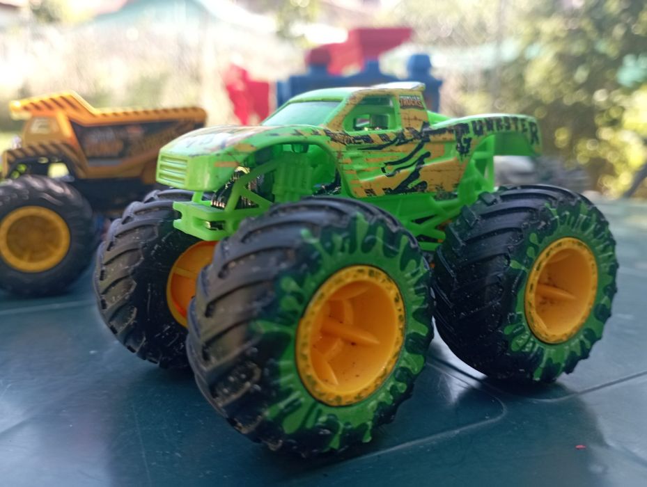 Комплект метални колички и писти Hot Wheels