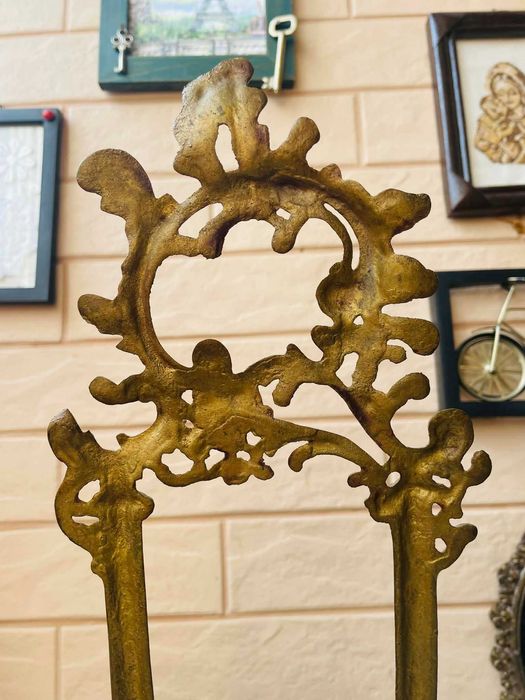 Красива голяма месингова поставка / статив / от Англия за картина