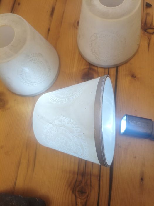 3 стеклянных плафона