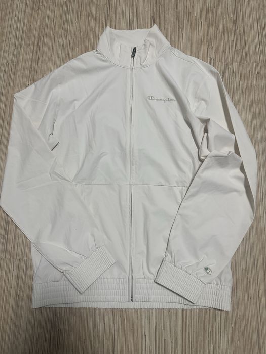 Ветровка на Champion.