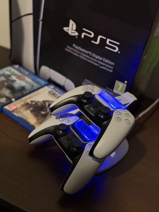 Play station 5 digital 1 TB, cu Garantie plus jocuri