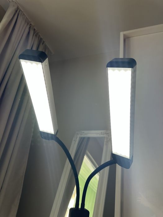 Led лампа за мироблейдинг и процедури . Лампа със стойка