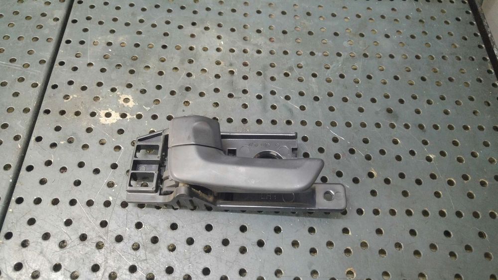 Maner interior stanga spate kia sportage 2 je km 826131f000