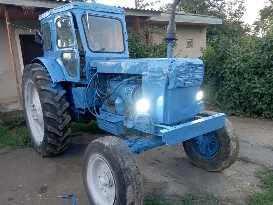 T-40 Traktor idiyal holatda