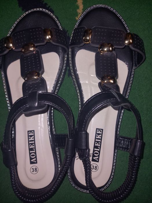 Продам босоножки