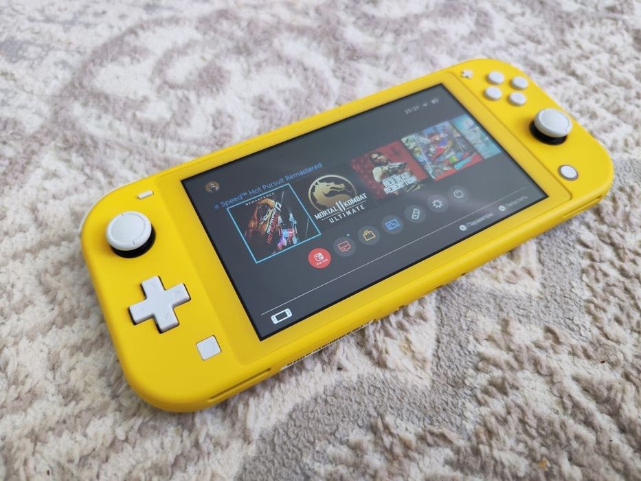Продам Nintendo Switch Lite (Прошитый).
