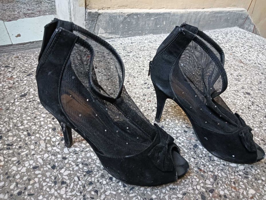 Обувки с камъчета