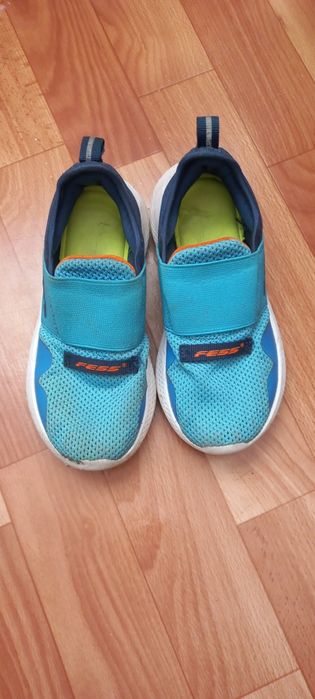 Продам кроссовки