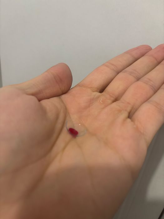 Lentila de contact pentru discromati/daltonisti