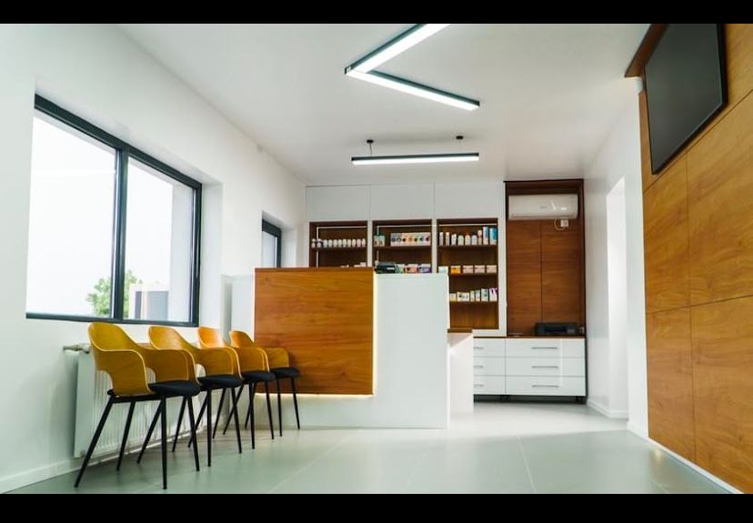 Vând cladire servicii/birouri Deva