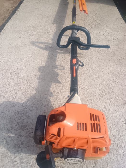 Vând Trimer gard viu Stihl KM 85 R