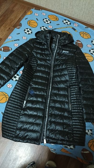 Продам фирменную куртку -пуховик.