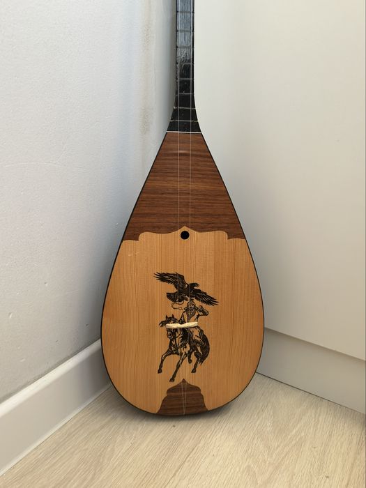 Домбыра с чехлом