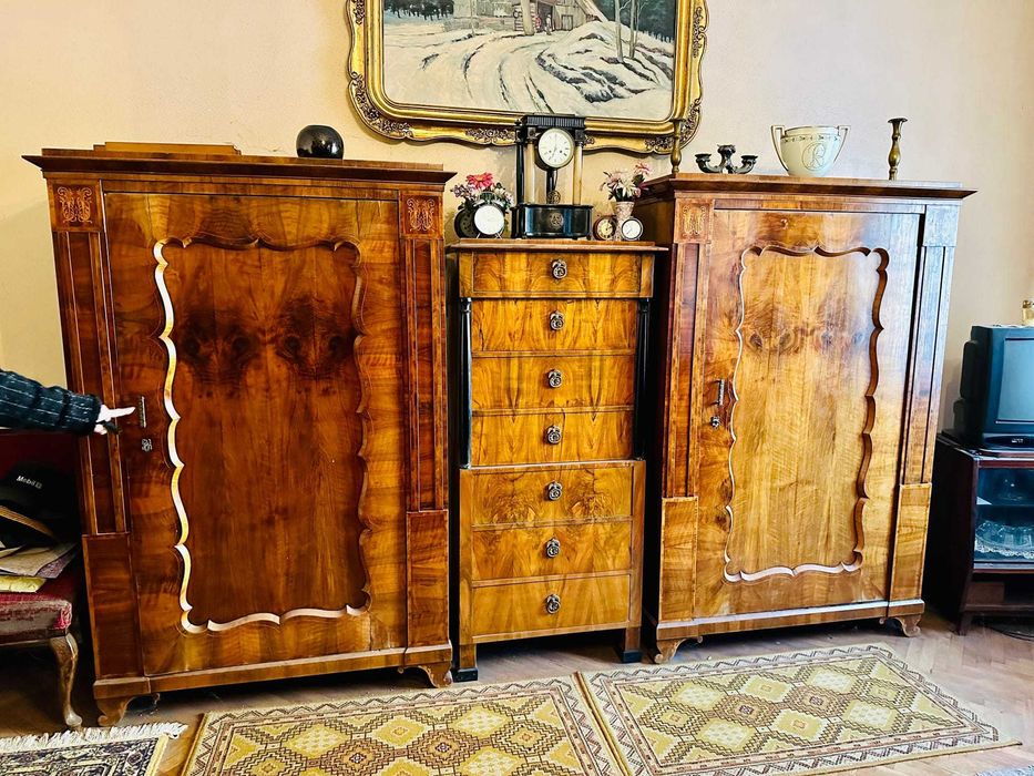 Vand Mobilier Biedermeier.