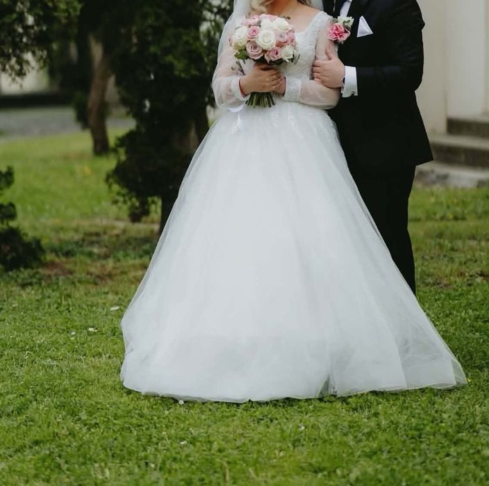 Rochie mireasa model 2026