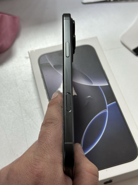 Продам iPhone 16 Pro Max
