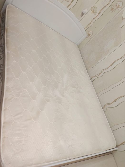 Кровать с матрасом продаются