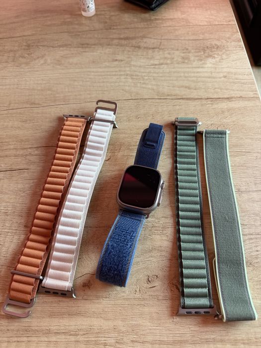 Apple Watch Ultra Gen3 - Silver Titanium с 5 оригинални каишки