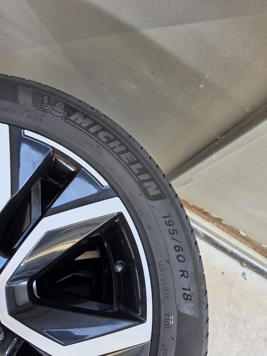 4 Броя 195/60/18 Michelin 2x5,8mm 2x5,5mm 24dot