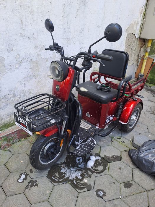 Vand motociclu electric in stare ff buna