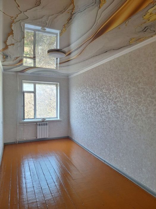 Продаётся 2  комнатная