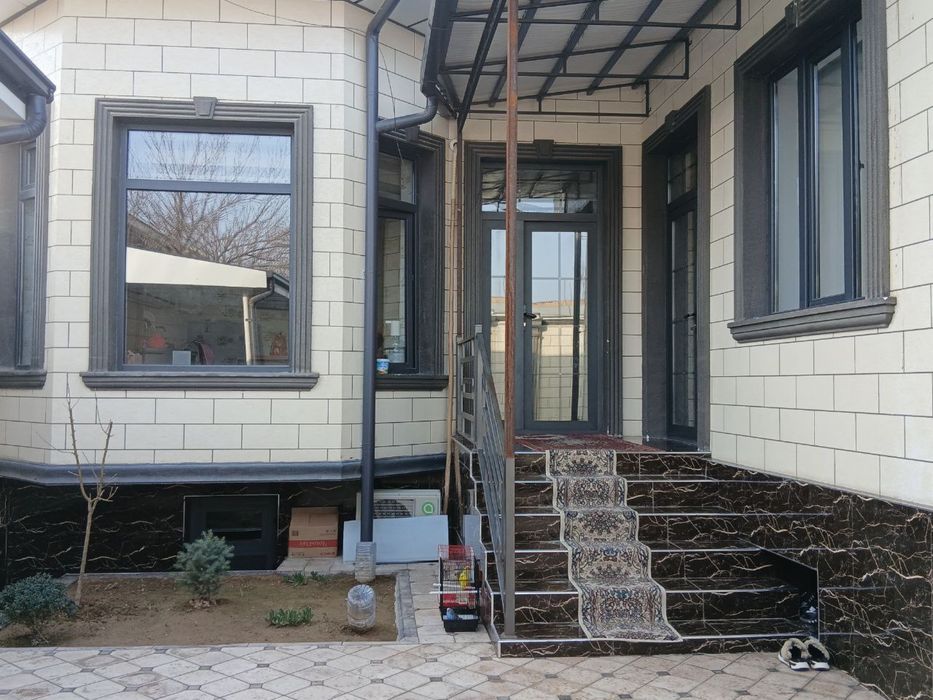 Hovli uy joy Sotiladi. Yangi toshmiy poʻstidan 5 km 5 xona uy