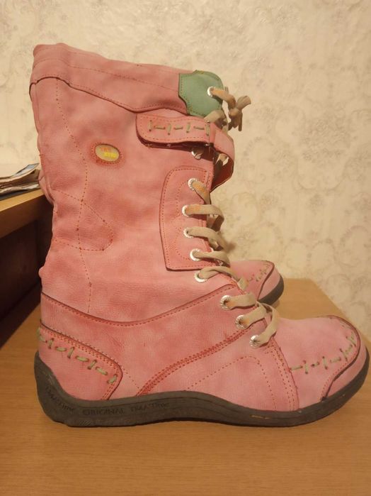 Дамски ботуши чисто нови