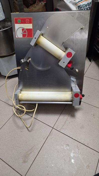 Ламинатор за тесто за пици