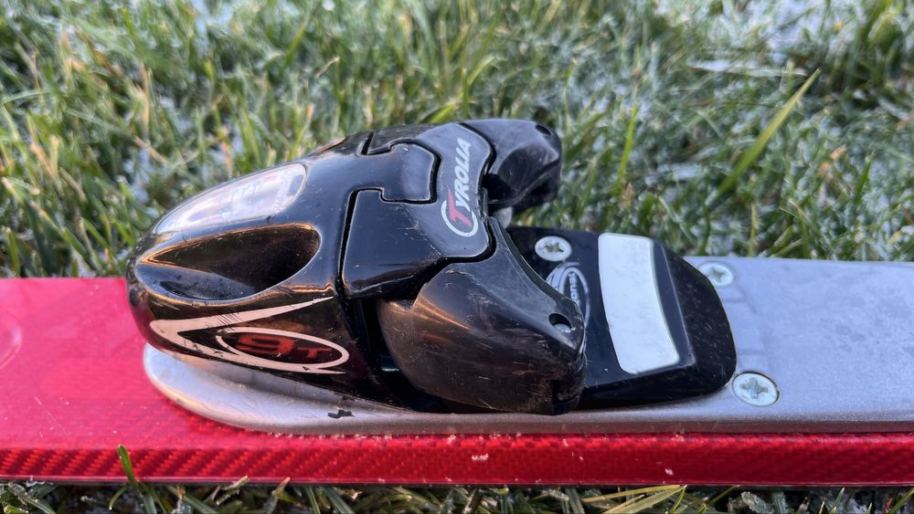 Vând Schiuri Carving Salomon Equipe 10 3V + Bețe Cadou