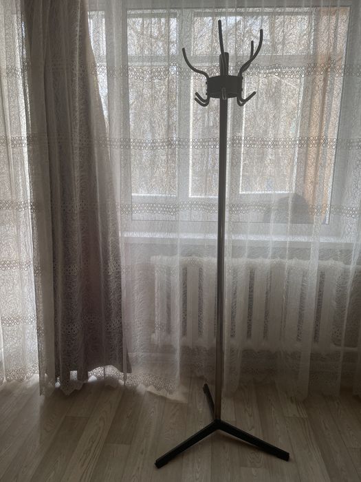 Вешалка напольная железная