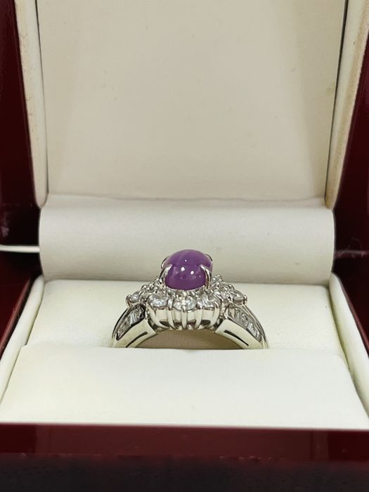 Платинен пръстен със звезден сапфир и брилянти