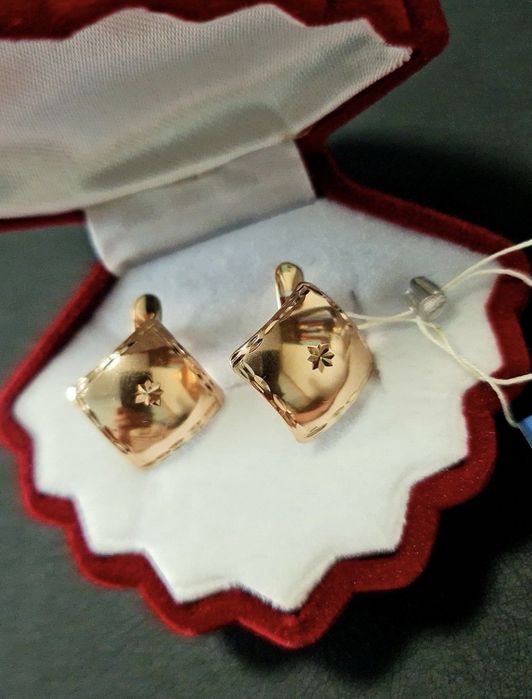 Золотые новые серьги Ромбики 585 пробы