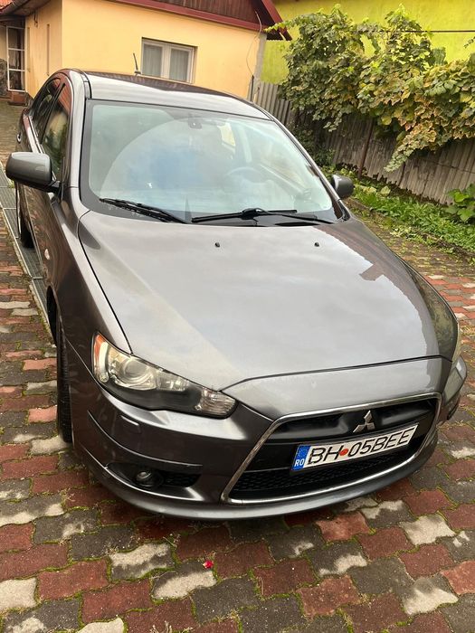 Mitsubishi Lancer gri, stare impecabilă, 2011, 156CP, hatchback