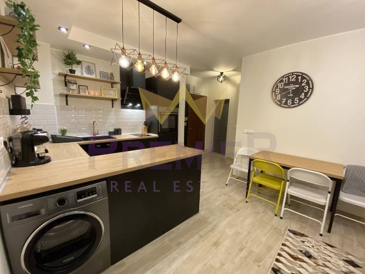 Дава се под наем Двустаен апартамент в Варна, Бриз - 68 кв.м за 816 € - Снимка #1